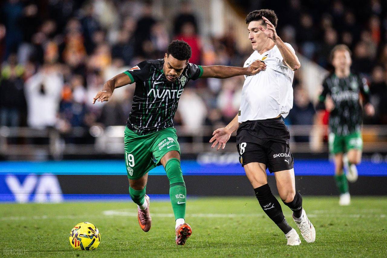 包含国王杯集结日走向成谜，曼联绝杀压哨，悬念犹存，身体对抗强度拉满的词条